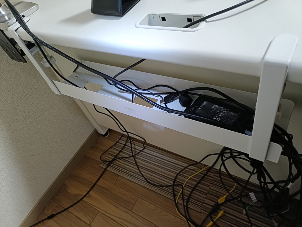 グリーンハウスのケーブルトレイの設置全体像