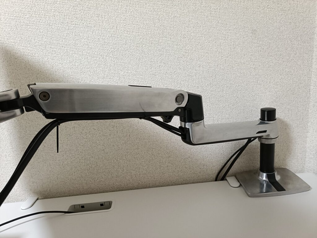 エルゴトロン LX デスクマウント モニターアーム アルミ色 アーム全体