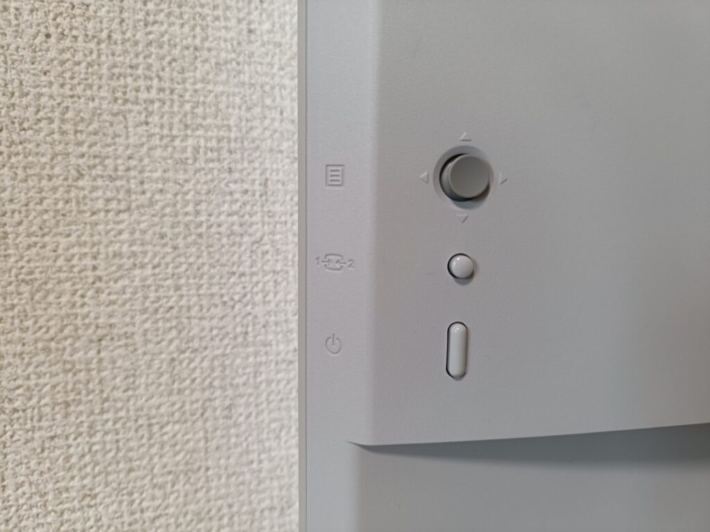 Lenovo L27q-4A モニター (27.0インチ IPS WLED液晶 QHD 100Hz 1ms 非光沢 チルト対応 VESA) グレー 裏面にある操作ボタン