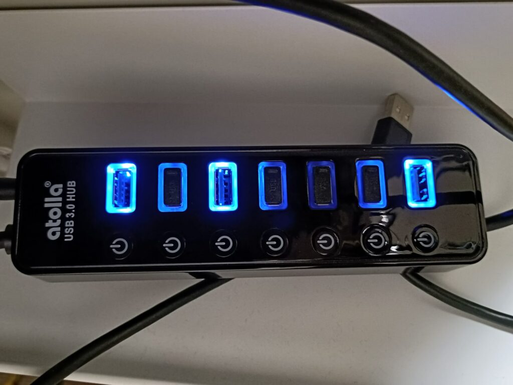 USB ハブ atolla USB3.0 Hub 7ポートの電源通電時