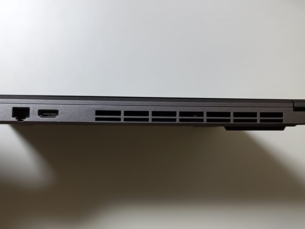 GALLERIA XL7C-R45-6 裏面、HDMI、LANポート、排気口