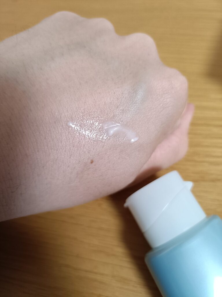 ビオレUV アクアリッチ ウォータリーエッセンスを伸ばしたところ
