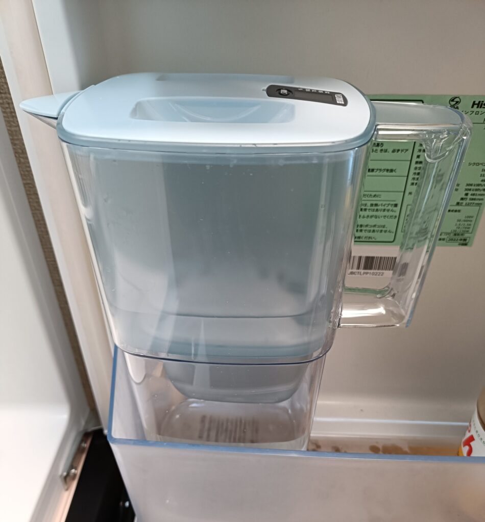 ブリタの浄水器、リクエリを冷蔵庫のポケットに収納した