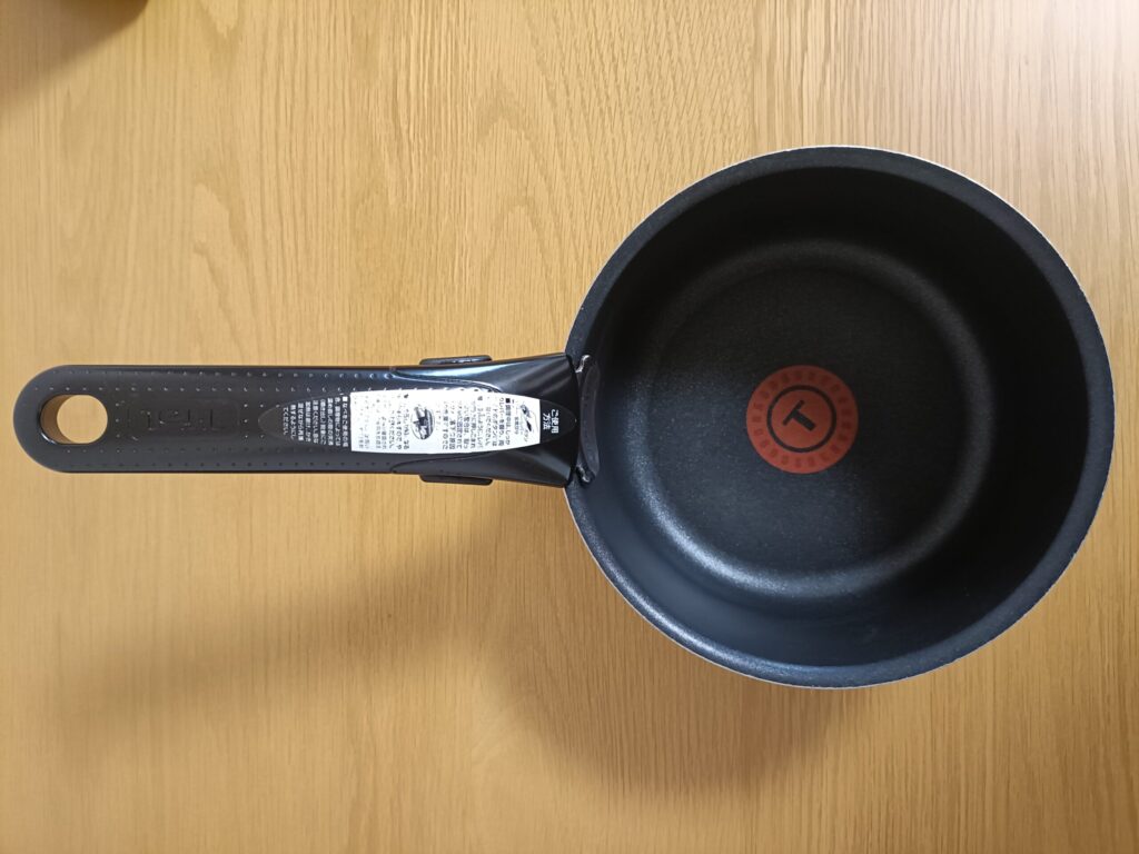 3点でしっかり支えるティファールの専用取っ手