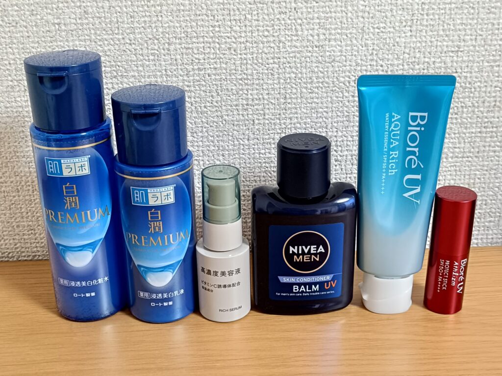 白潤の化粧水と乳液、無印良品の高濃度美容液、ニベアメンのUV乳液、ビオレUVのアクアリッチとスティック型
まとめ