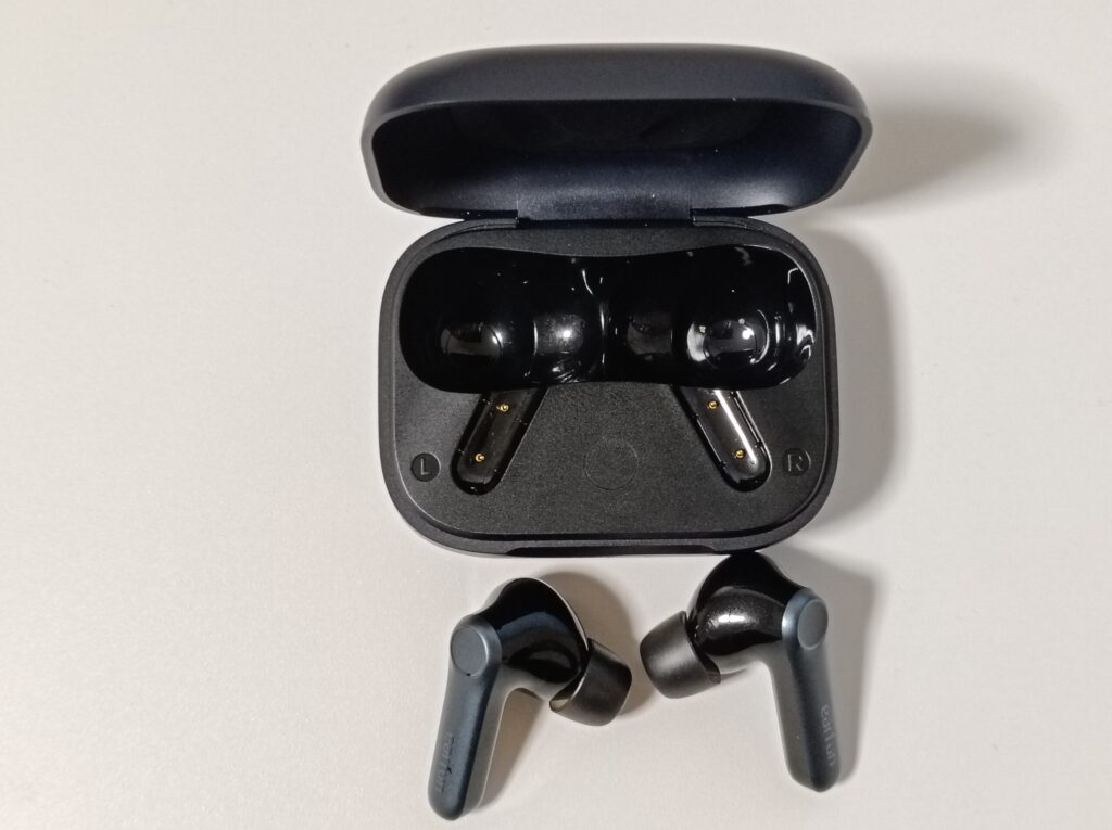 EarFun Air Pro 4　イヤホンを取り外した